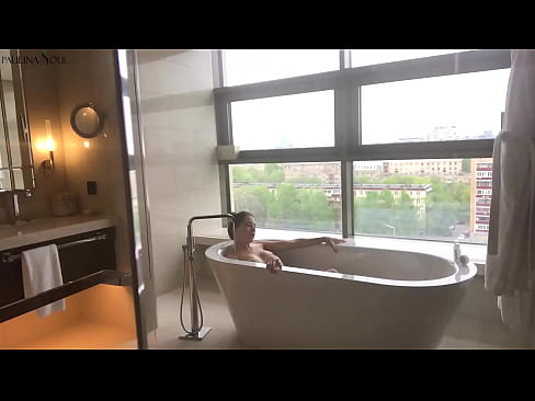 ❤️ Une énorme nana se branlant passionnément la chatte dans la salle de bains Sexe at porn fr.liporno.ru ❌❤